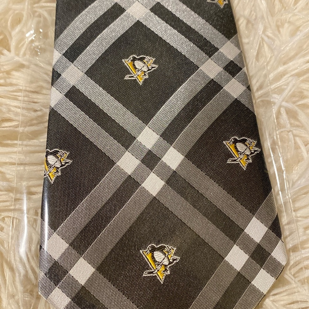 Pittsburgh Penguins 🐧 tie.  NWT